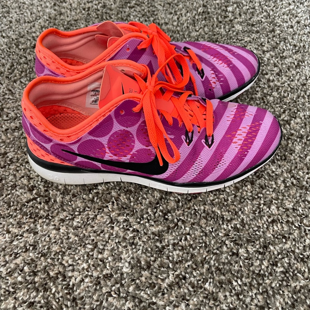 Nike athletic shoes - Picture 2 of 4